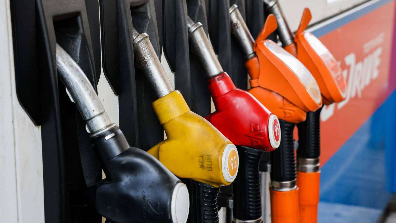 Cumhuriyet tarihinin en büyük zammı geliyor: Motorin bu gece üç haneyi görecek, depoları fulleyin! 4